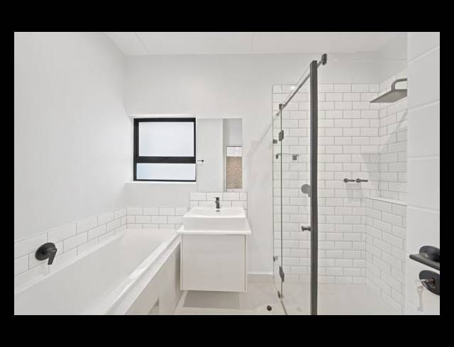 3 BEDROOM APARTMENT FOR SALE IN BRYANSTON